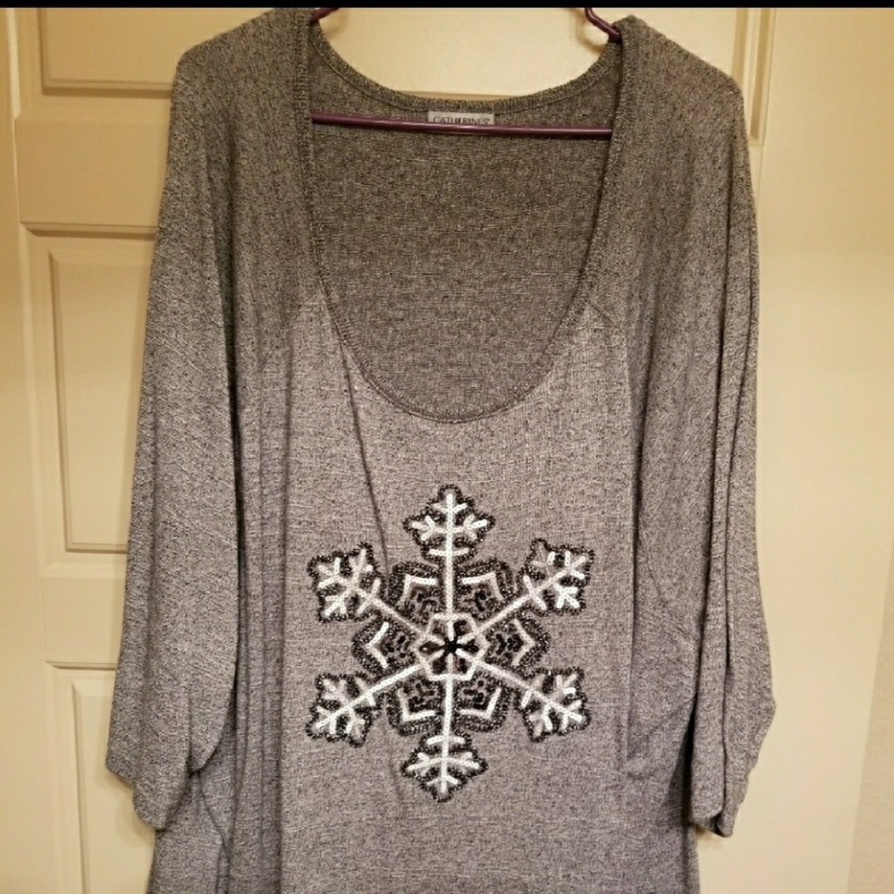 3/4 sleeve longer length snowflake shirt